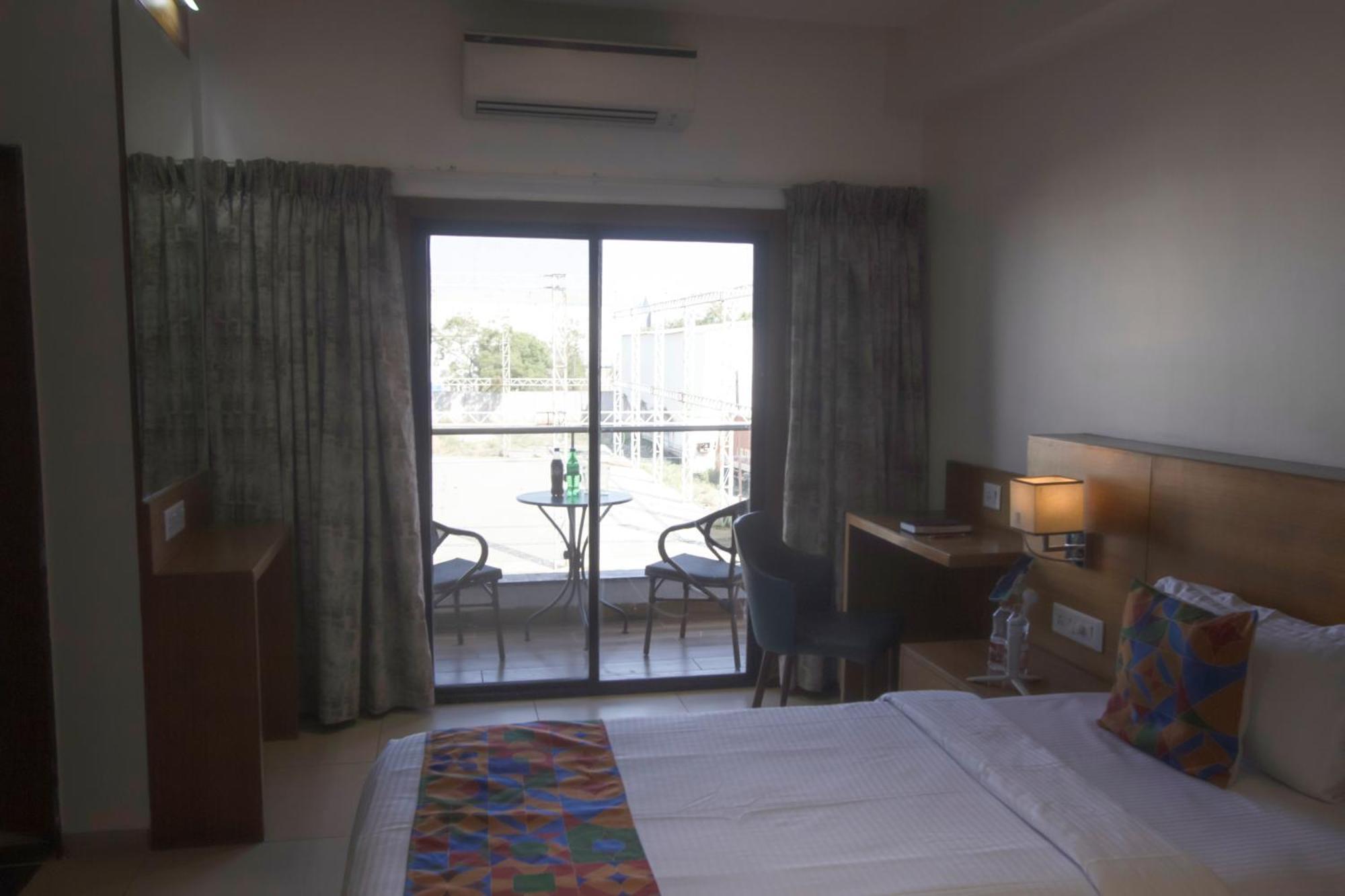 Monarch Express Chakan Hotel Exterior photo